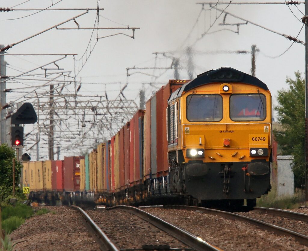 Rail Freight: Balanced Speed and Cost