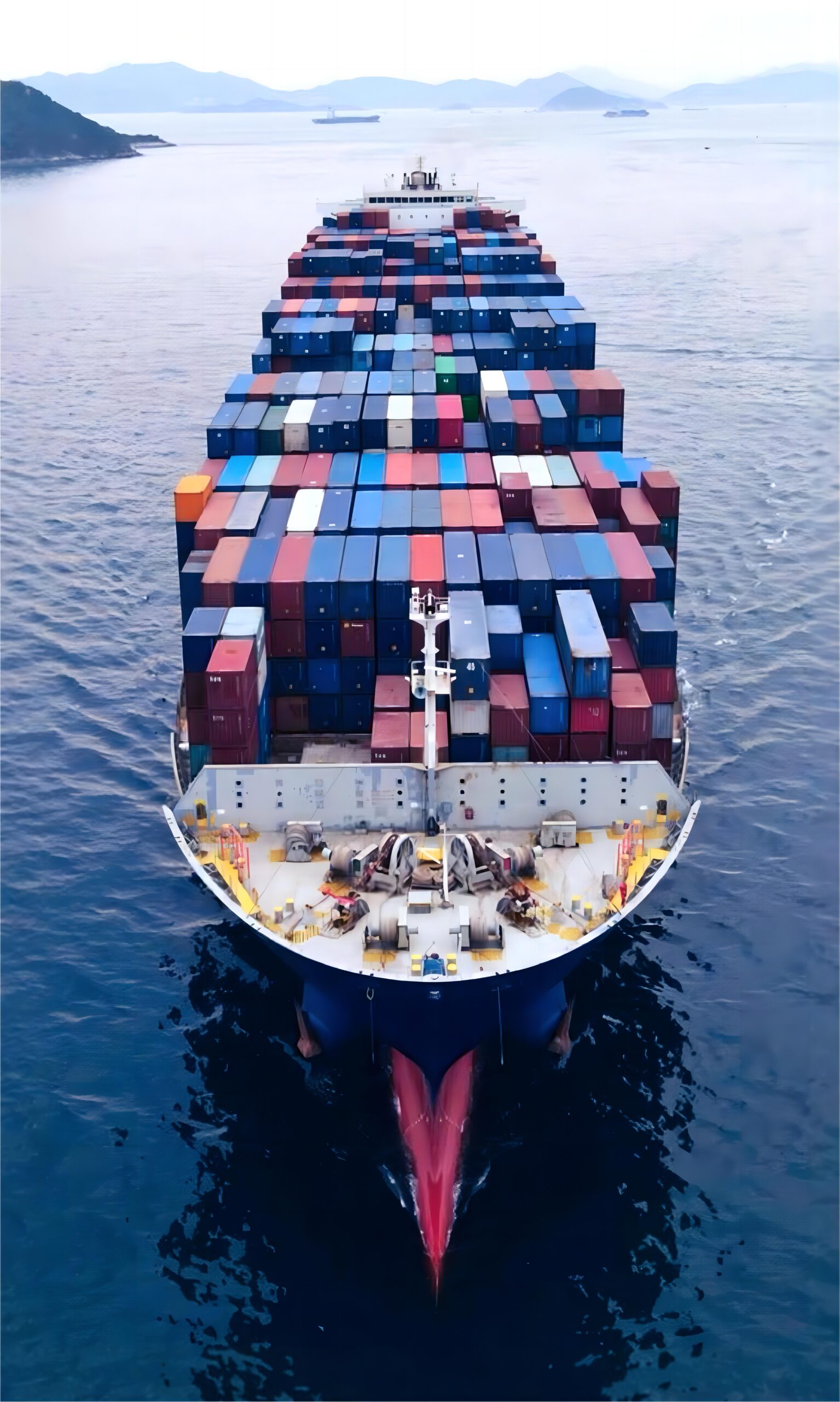 Infographic comparing air and sea freight transit times and costs.