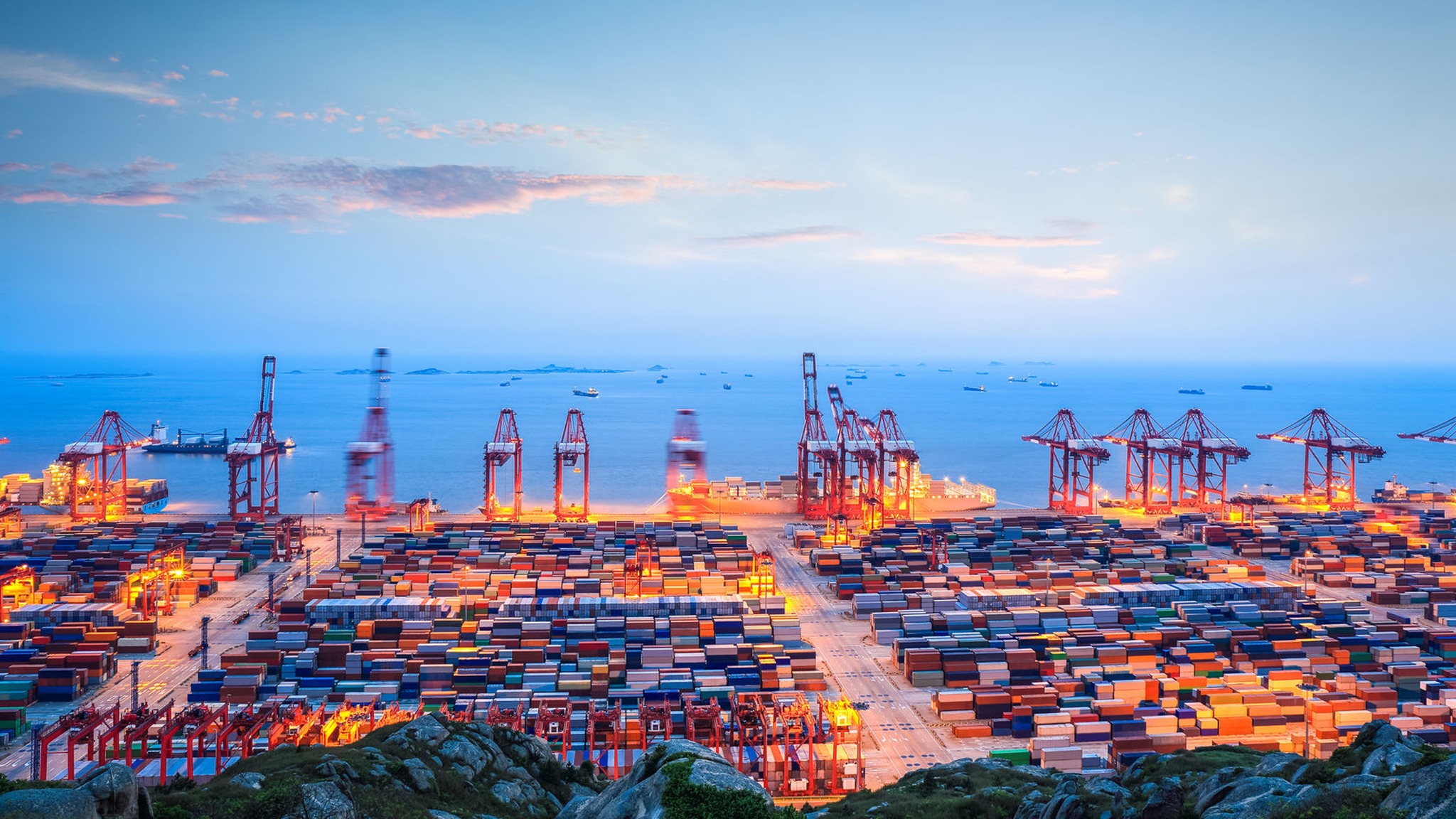 Comparison of shipping methods for machinery transport from China to UK