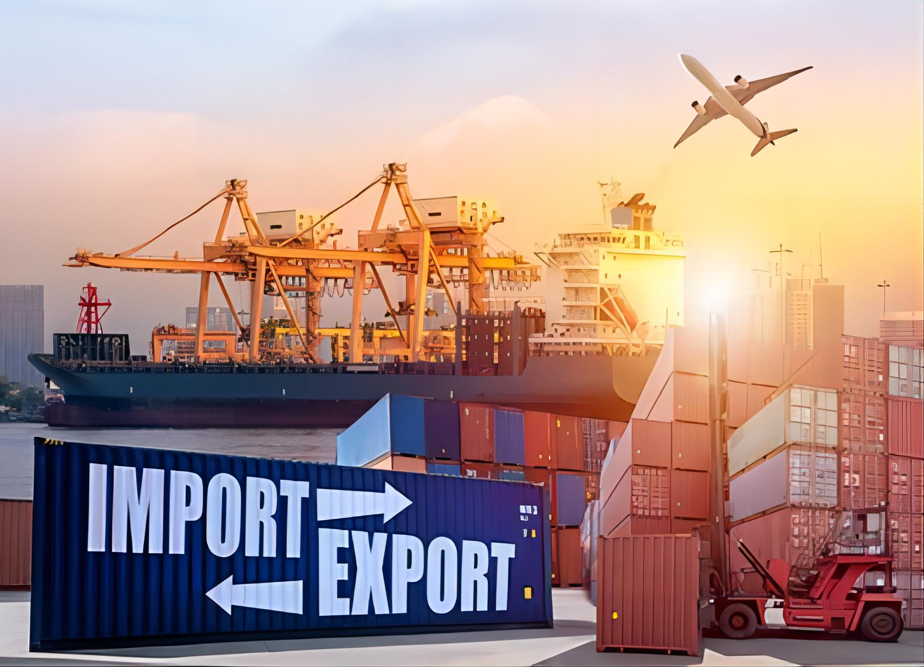 Warehouse workers sorting LCL cargo for international transport