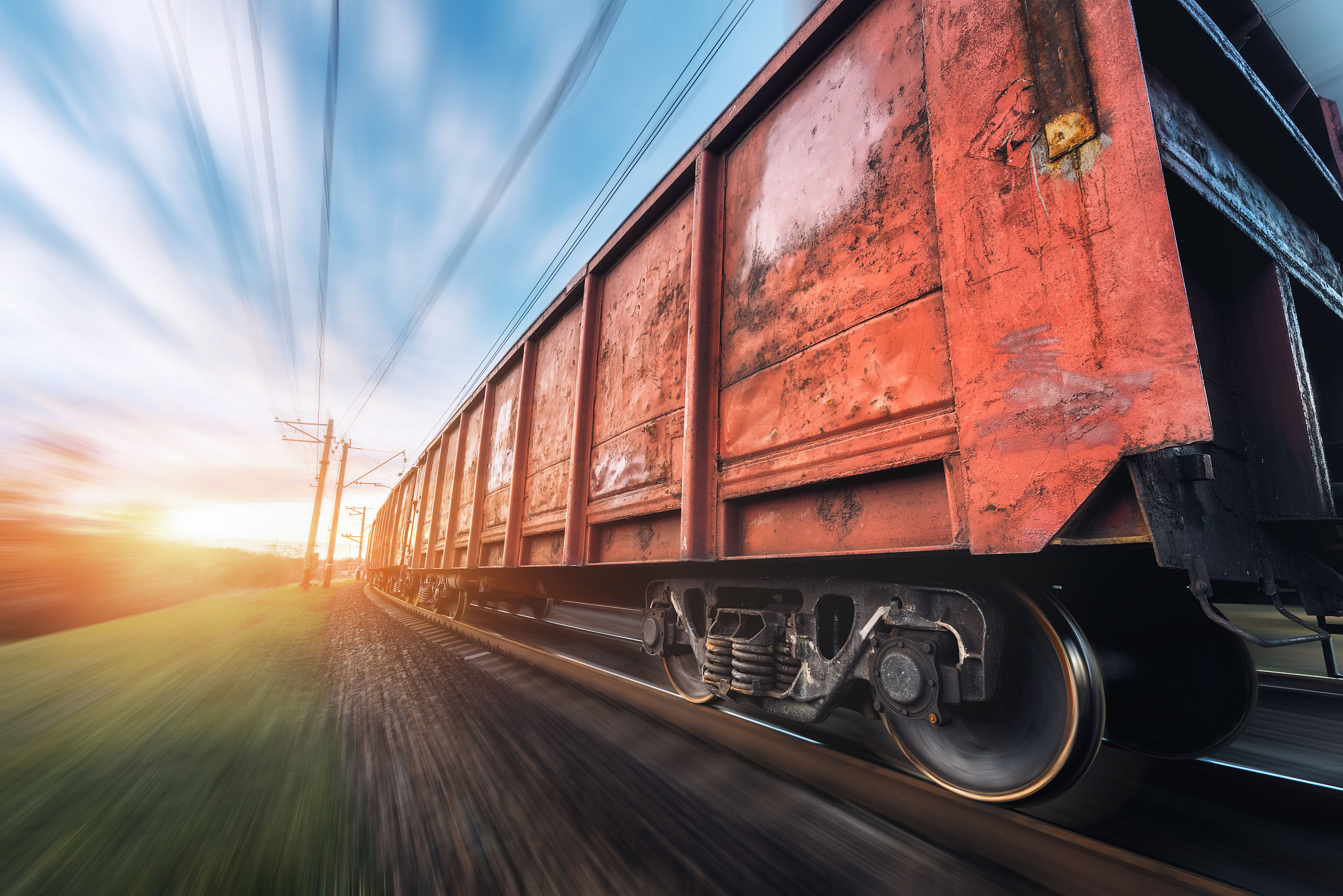 Comparison of shipping methods for automotive logistics